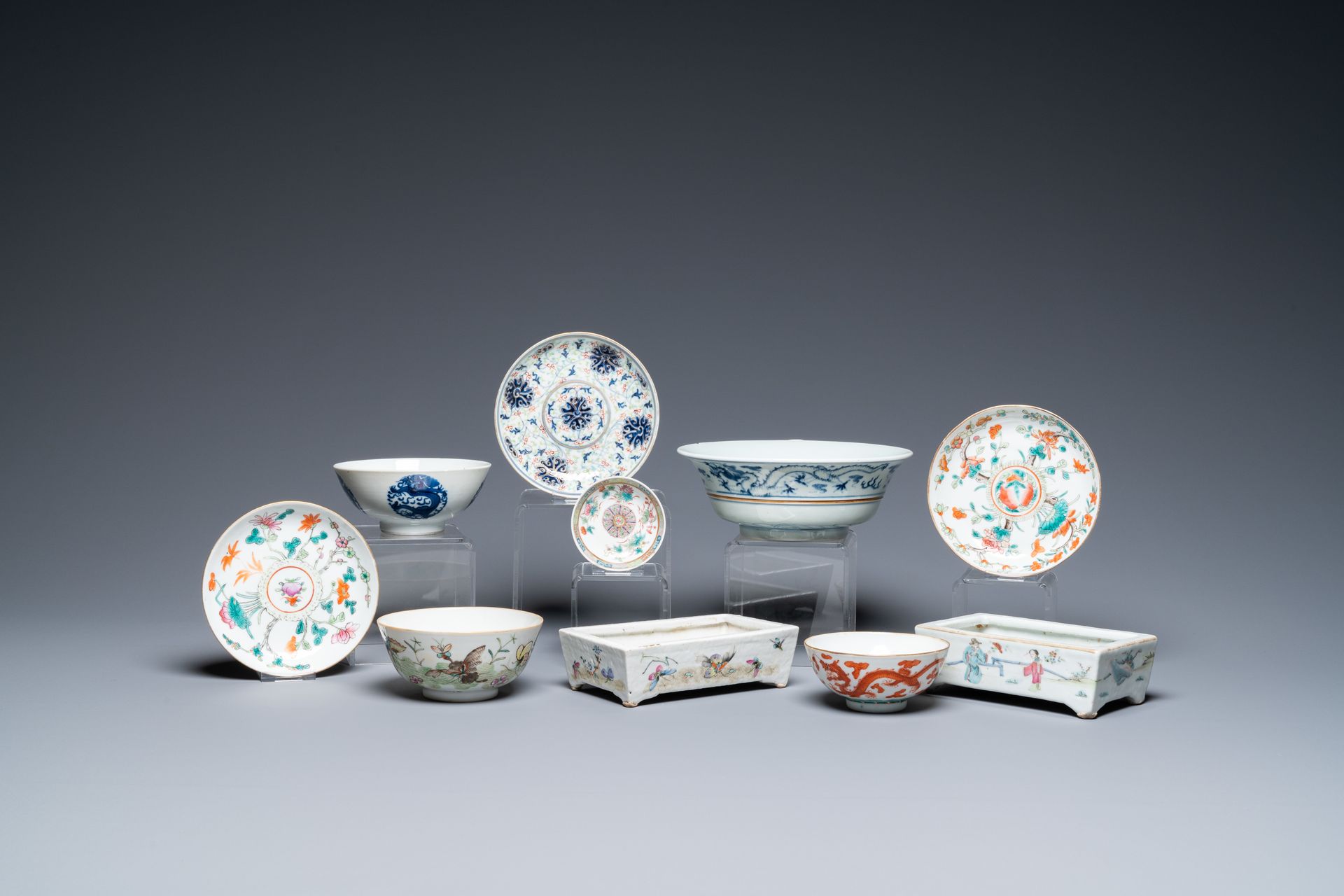 A varied collection of Chinese blue and white and famille rose porcelain, 19/20t&hellip;