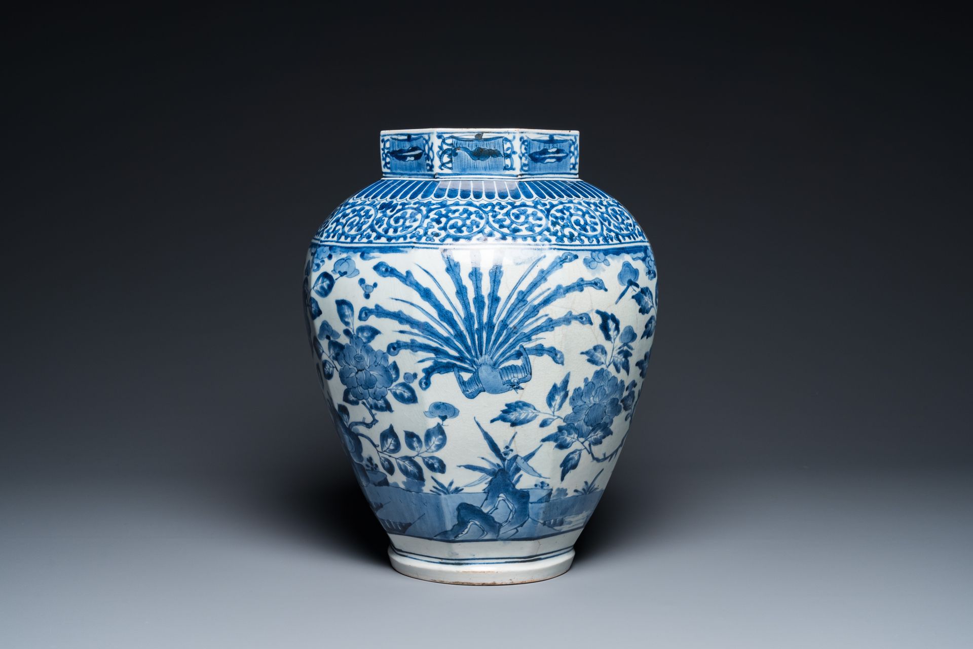 An octagonal blue and white Japanese Arita 'peacocks' vase, Edo, 17/18th C. Full&hellip;