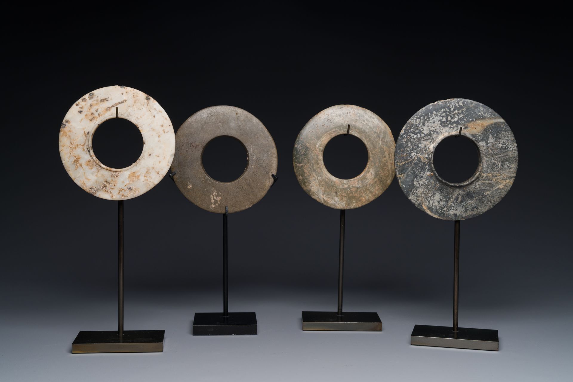 Four marble, serpentine and shell bracelets from the Thai neolithic period, Khor&hellip;