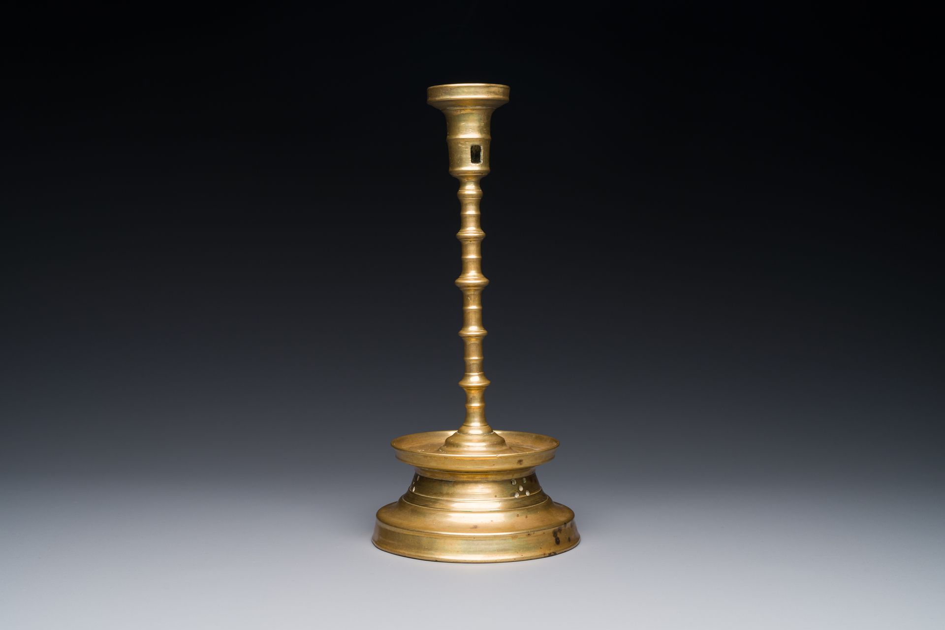 A knotted bronze candlestick, Southern Netherlands, probably 16th C. Candeliere &hellip;