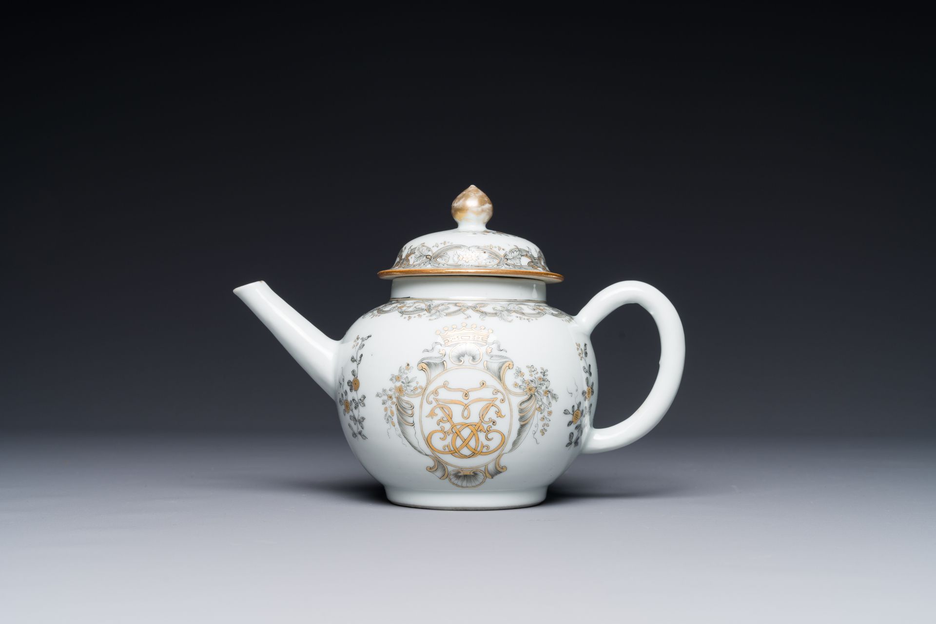 A Chinese monogrammed grisaille and gilt export porcelain teapot, Qianlong Théiè&hellip;