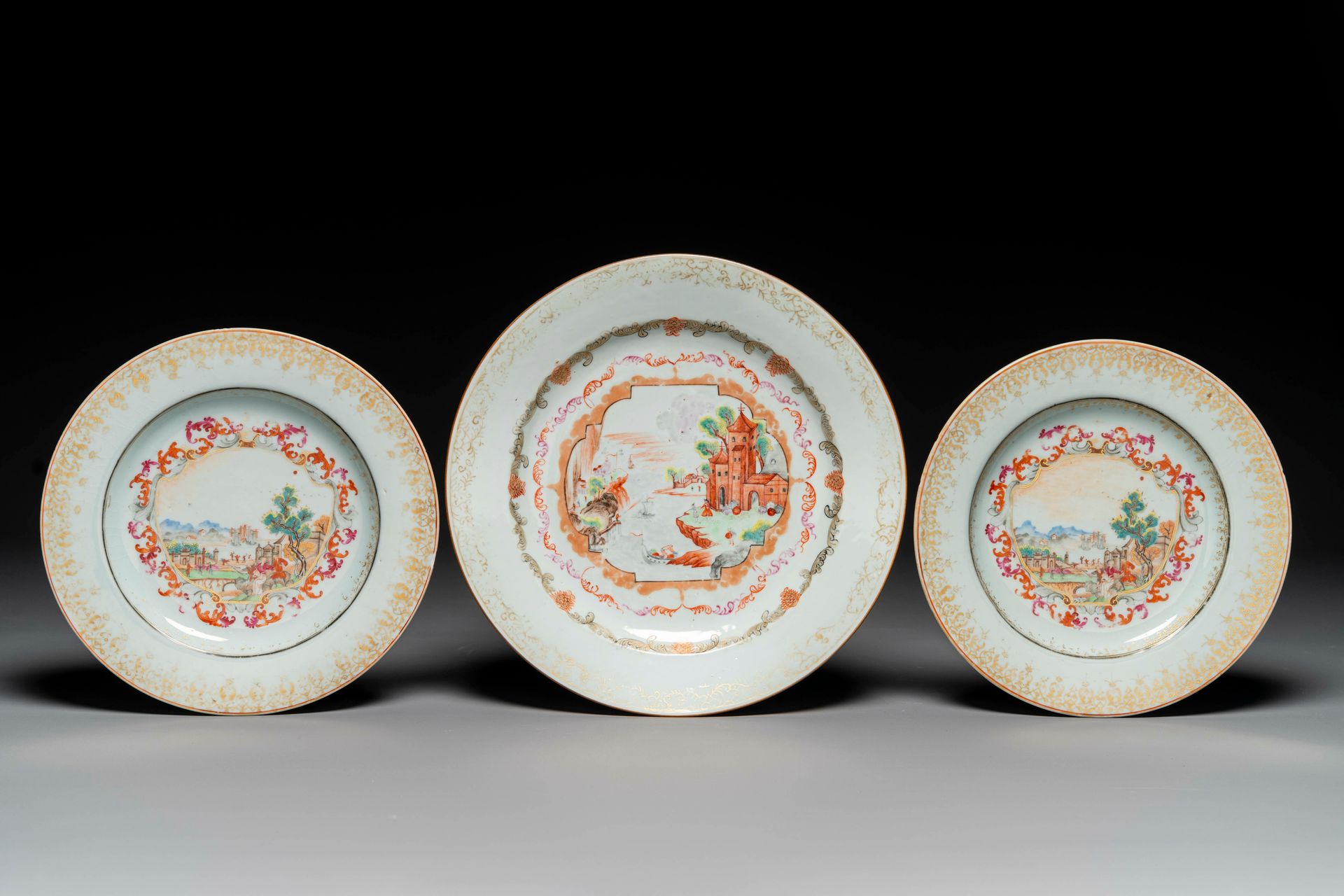 Six Chinese Meissen-style plates with a harbour view, Qianlong Six assiettes chi&hellip;