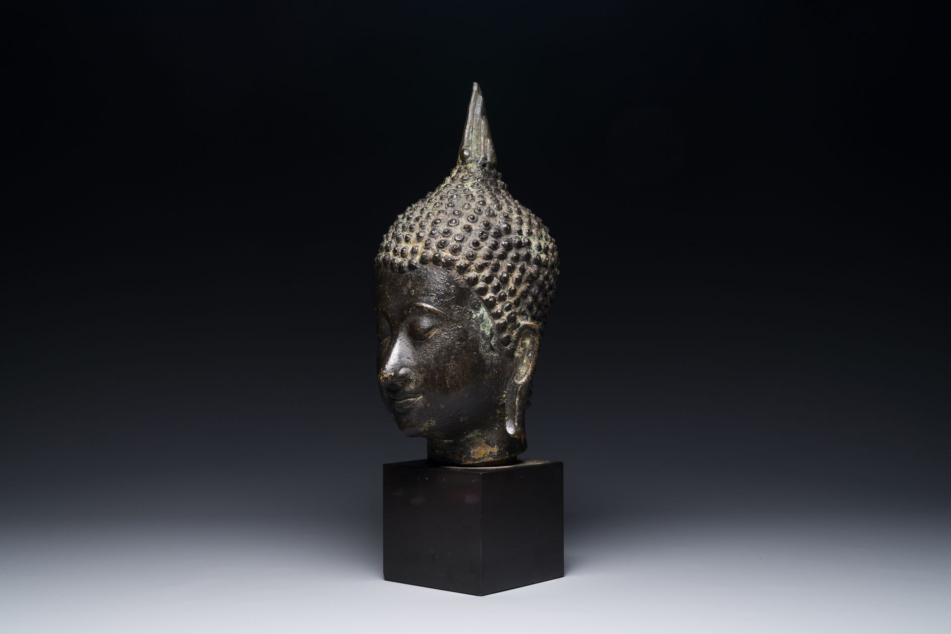 A Thai bronze Buddha Shakyamuni head, Northern Sukhotai-style, 17/18th C. Tête d&hellip;