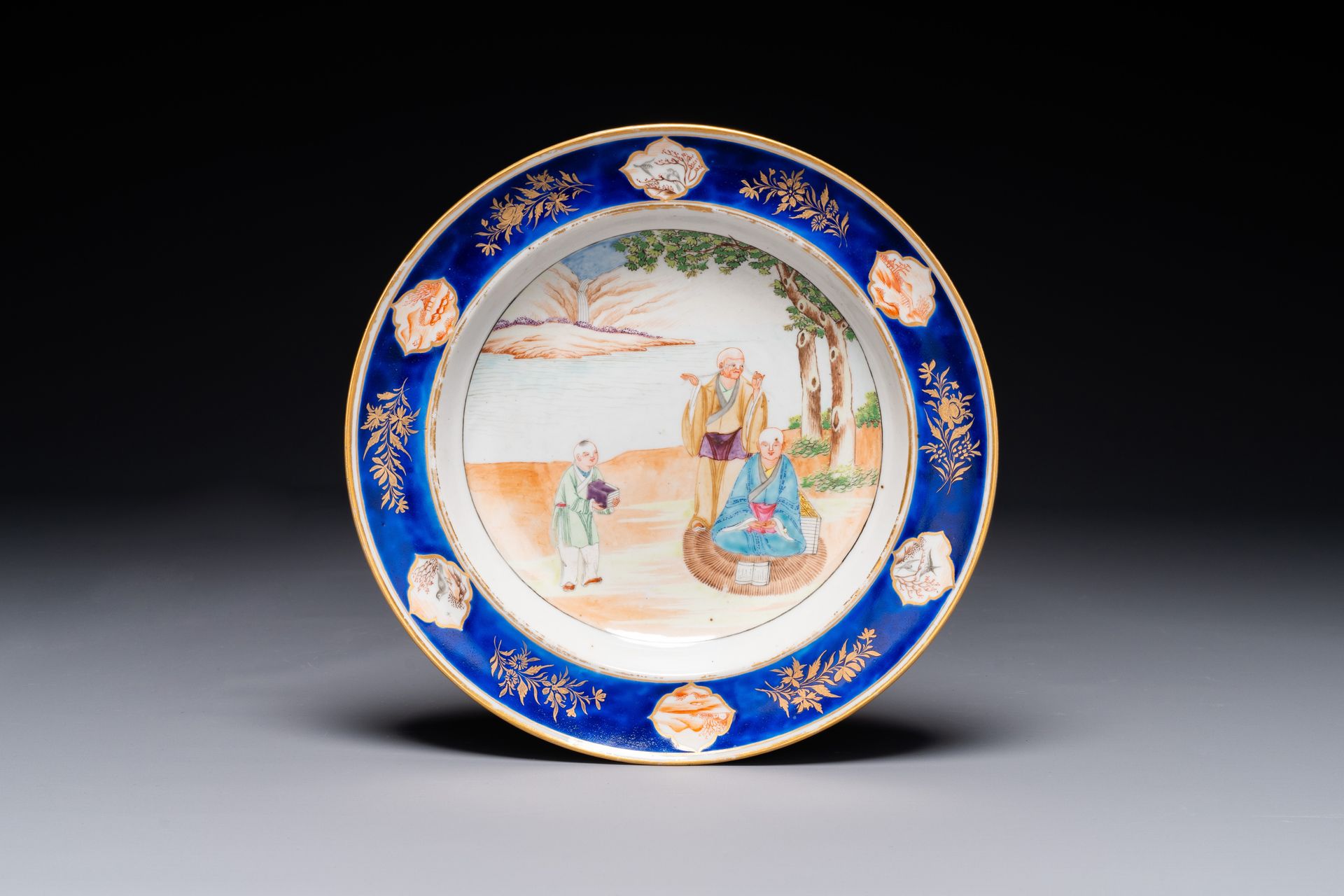 A rare Chinese Canton famille rose plate with a blue-glazed border, 19th C. Rare&hellip;