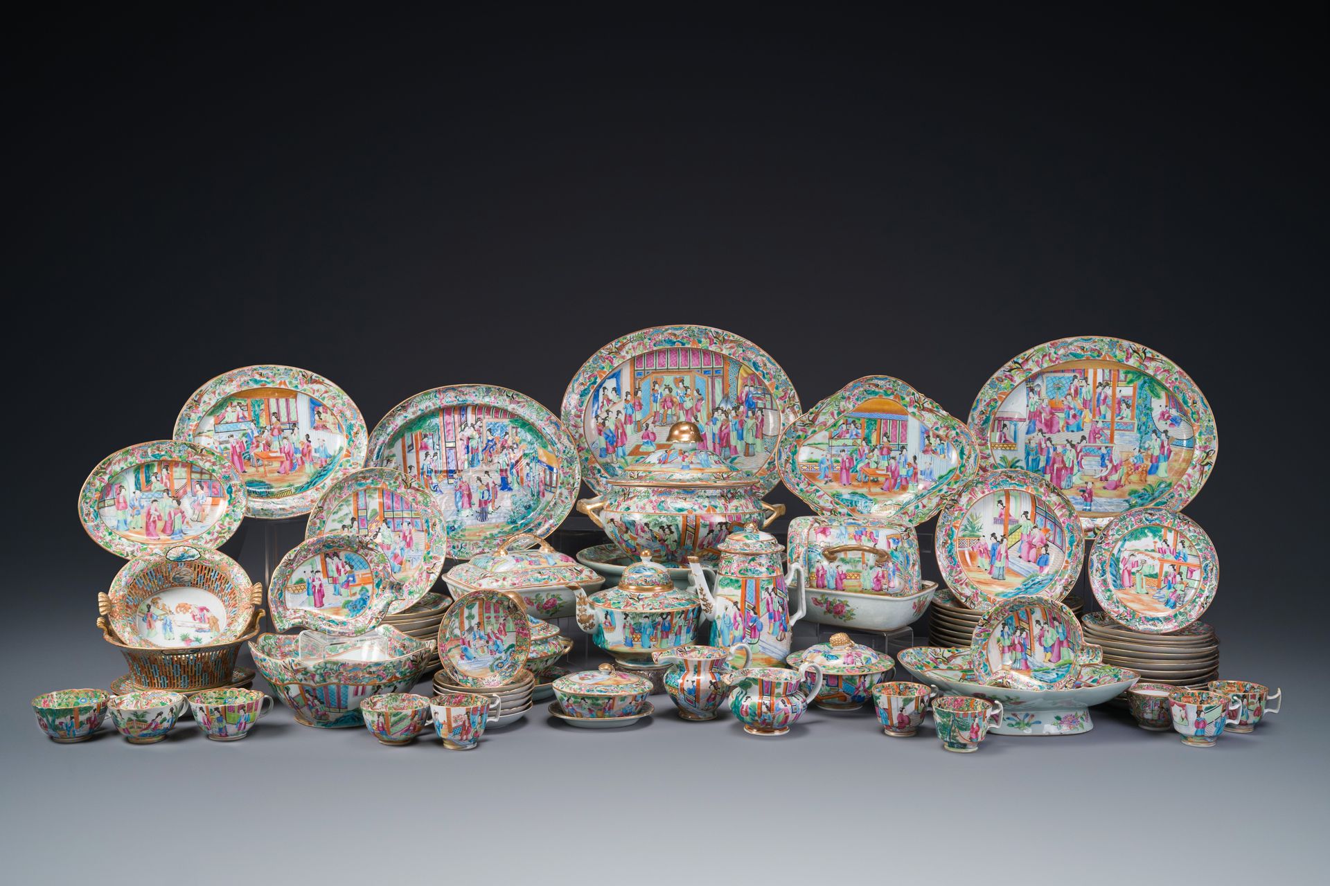 A very extensive Chinese Canton famille rose 81-piece dinner service, 19th C. Tr&hellip;