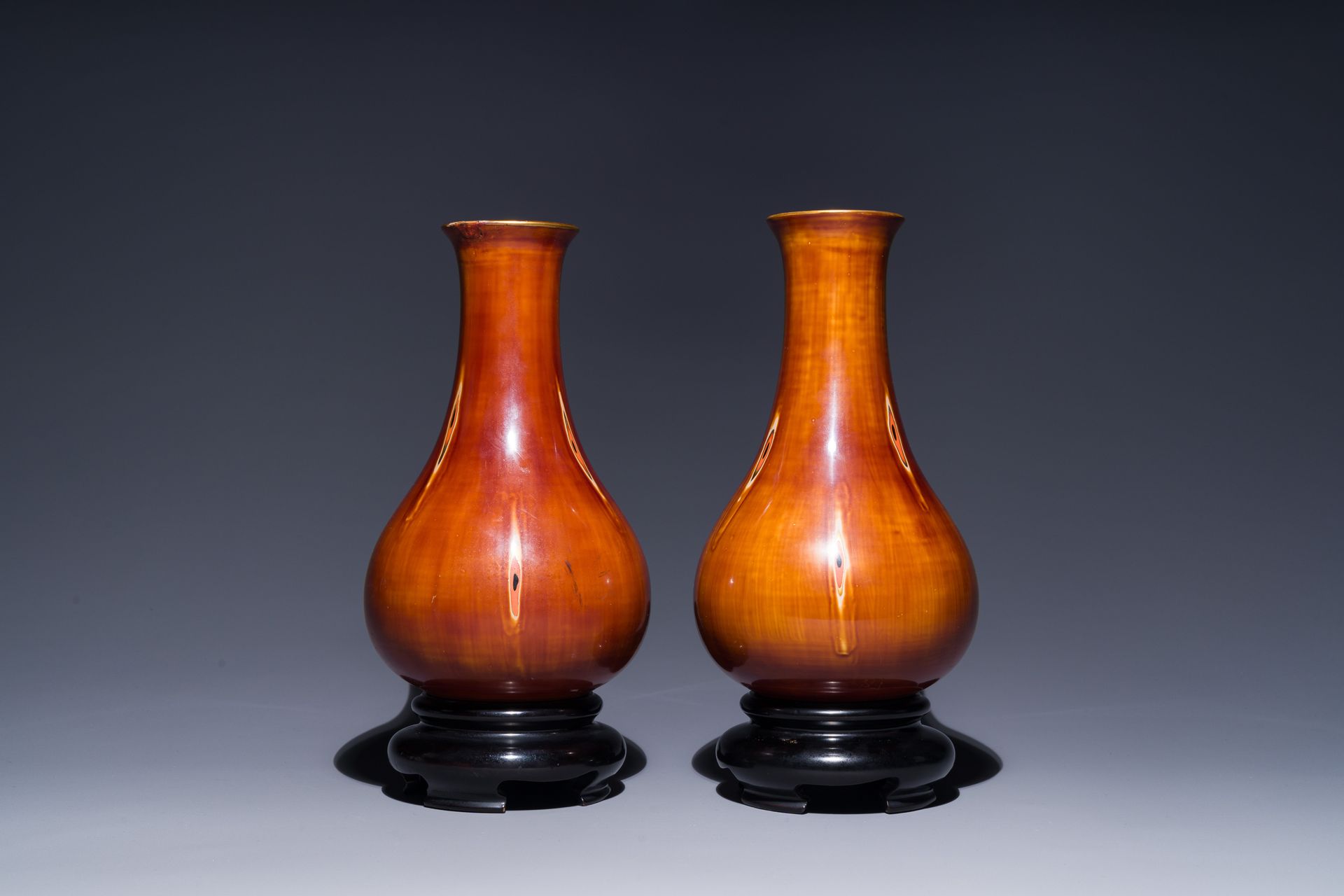 A pair of Chinese Foochow lacquer 'bamboo' vases, 19/20th C. Paire de vases en l&hellip;