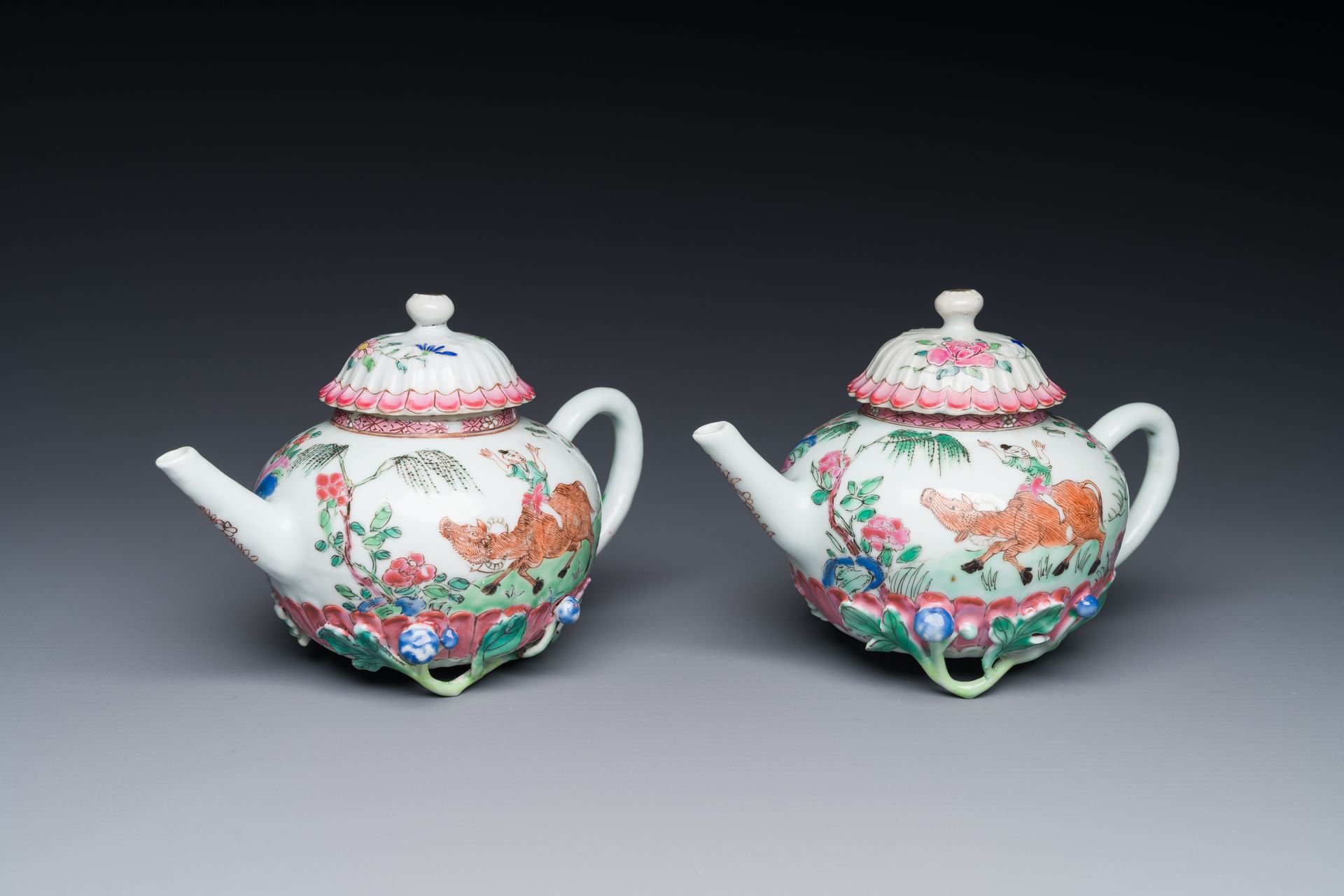 A pair of Chinese famille rose 'boy and buffalo' teapots, Yongzheng Paire de thé&hellip;