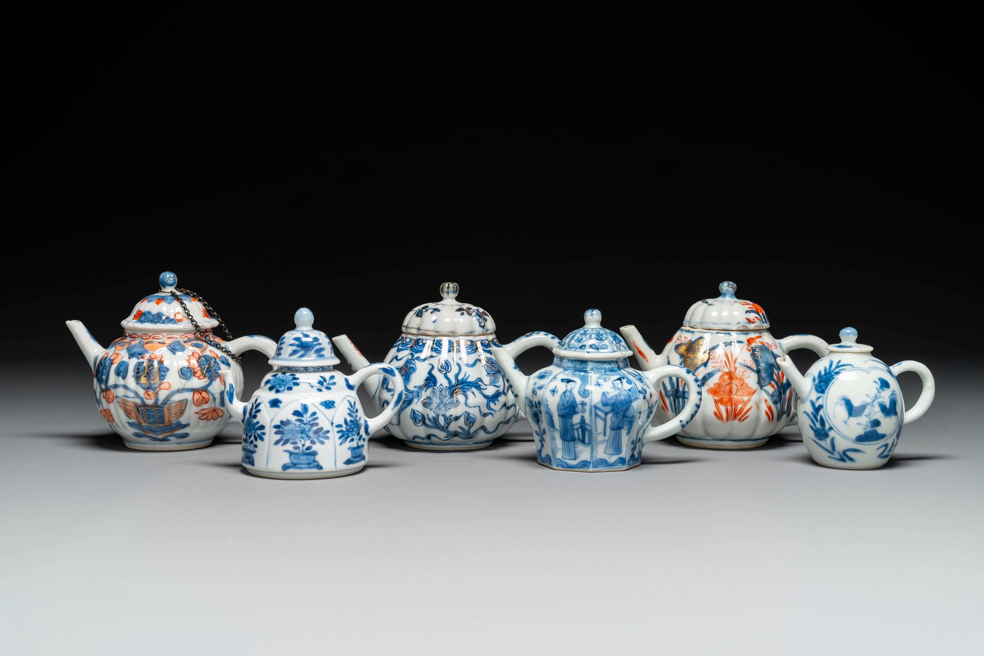 Six Chinese blue-white and Imari-style teapots, Kangxi/Yongzheng Six théières ch&hellip;