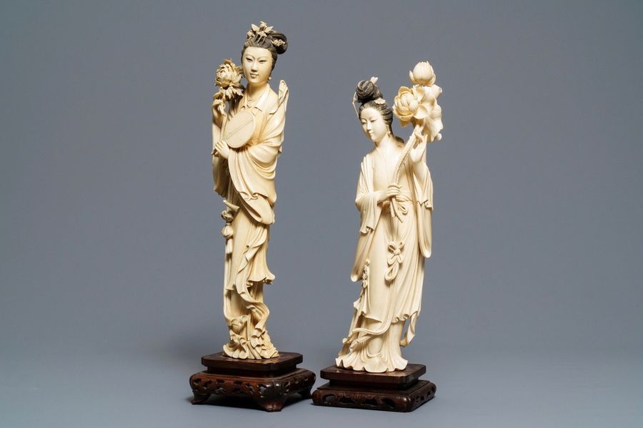Null Deux grandes figures de femmes aux fleurs en ivoire, Chine, 19ème