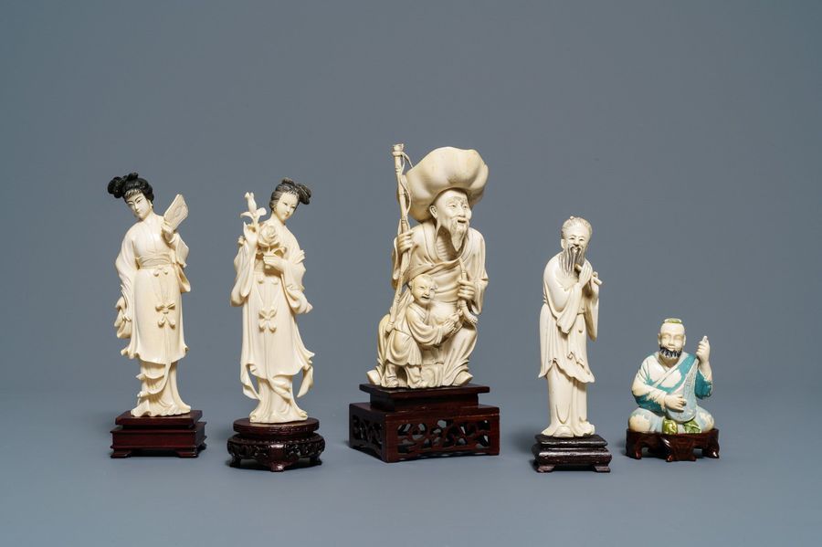 Null Cinq figures en ivoire sculpté, Chine, 19/20ème