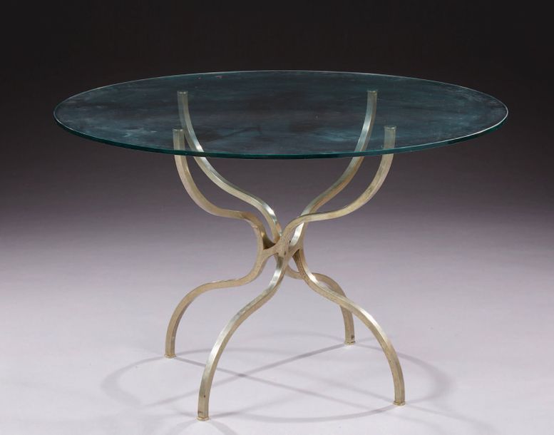 Georges GEOFFROY (XXème) 
Dining table with circular glass top resting on a curv&hellip;
