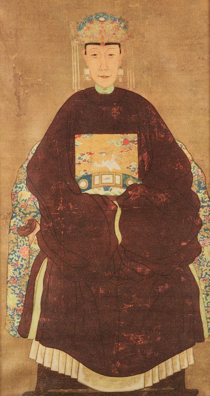 CHINE 皇后画像
根据上海博物馆的明代模型制作的三幅布艺复制品。
尺寸：30×17厘米（见图）和14×8厘米（见图）。