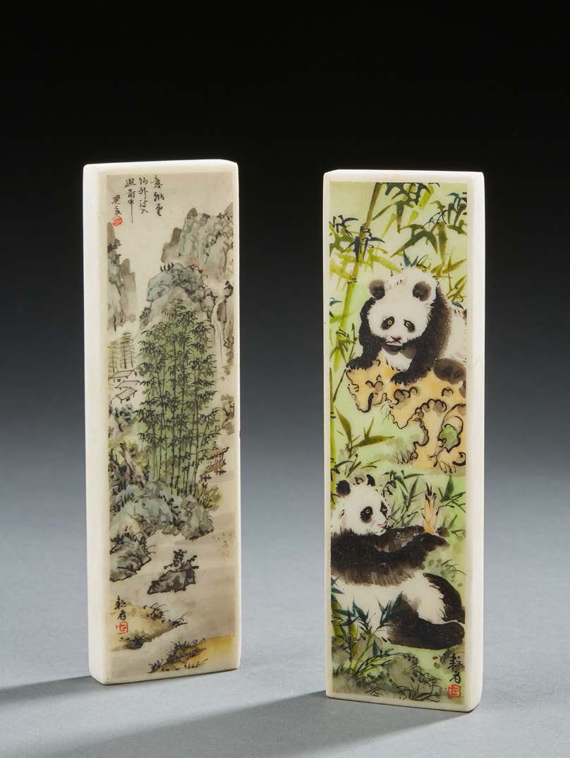 CHINE Deux plaquettes en pierre. L'une peinte d'un décor de deux pandas (signée)&hellip;
