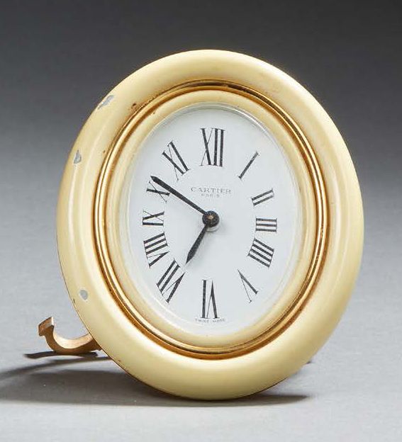 CARTIER Reloj despertador de viaje de metal esmaltado y ovalado, esfera con núme&hellip;
