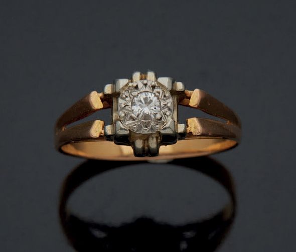 Null 
Ring aus Gelbgold und Platin, mit einem kleinen Diamanten auf einer Illusi&hellip;