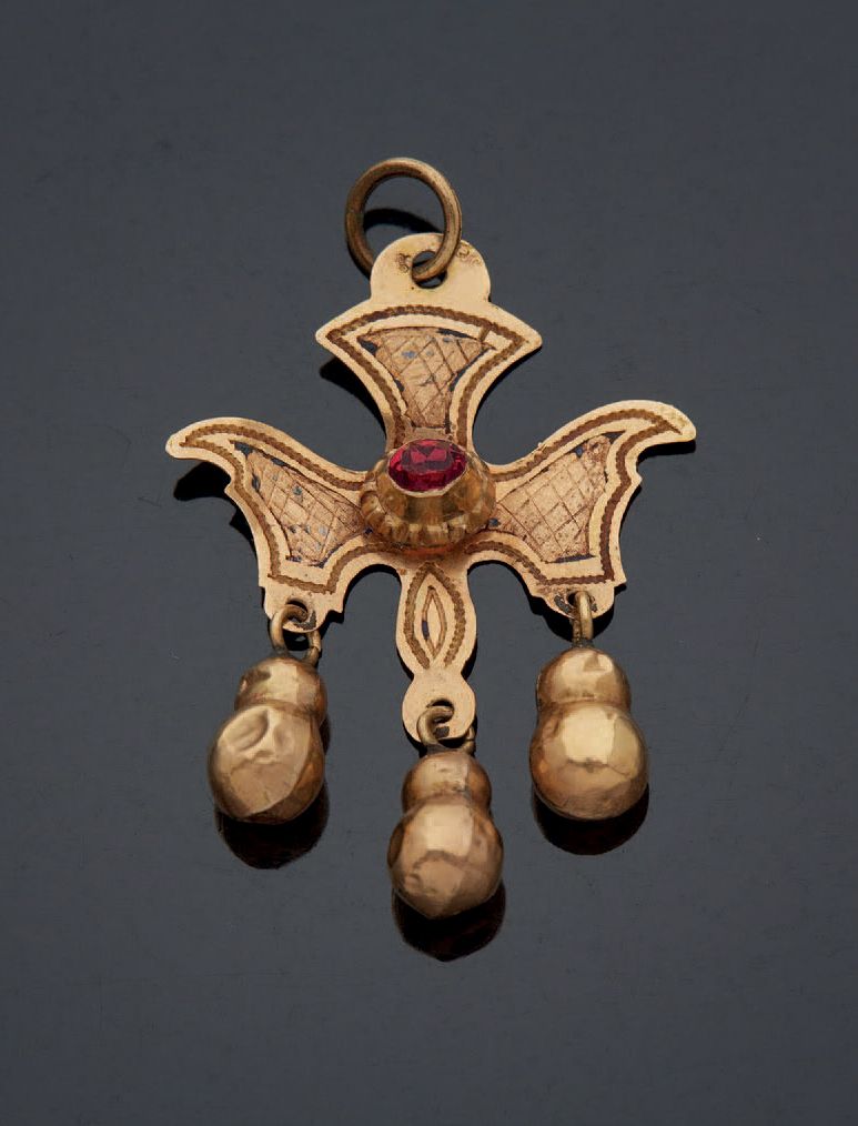 Null SMALL PENDANT in pink gold and red stone, French work of the 18th century.
&hellip;