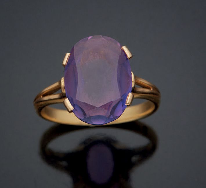 Null RING aus Gelbgold 750 mm, besetzt mit einem violetten Steinimitat, Bruttoge&hellip;