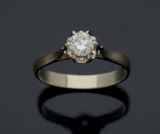Null RING aus Weißgold 750 mm, besetzt mit einem kleinen Diamanten im Brillantsc&hellip;