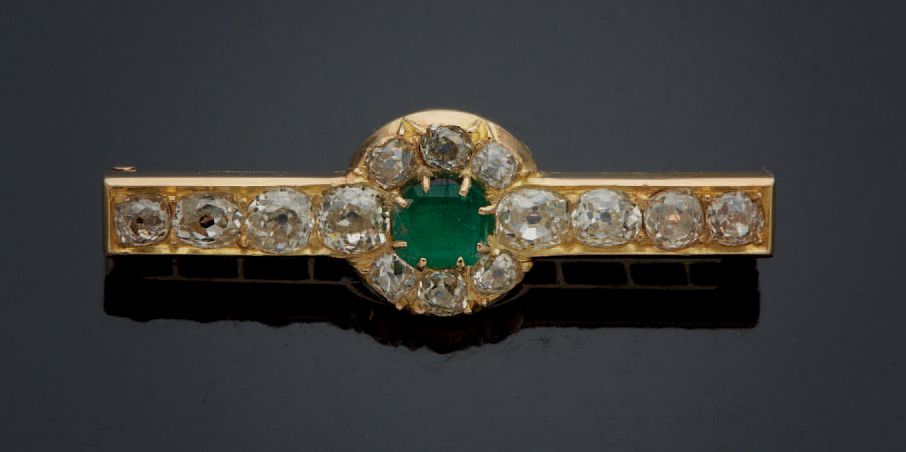 Null 
毛重：8.69克，750毫米的黄金桶形针，镶有钻石的绿宝石。
长度：4.4厘米。