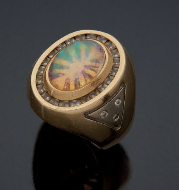 Null 
A man's 750mm yellow gold alloy ring set with an opal in a setting of cali&hellip;