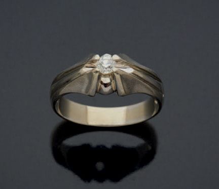 Null SOLITÄRER RING aus 750 mm Weißgold, besetzt mit einem kleinen Diamanten im &hellip;