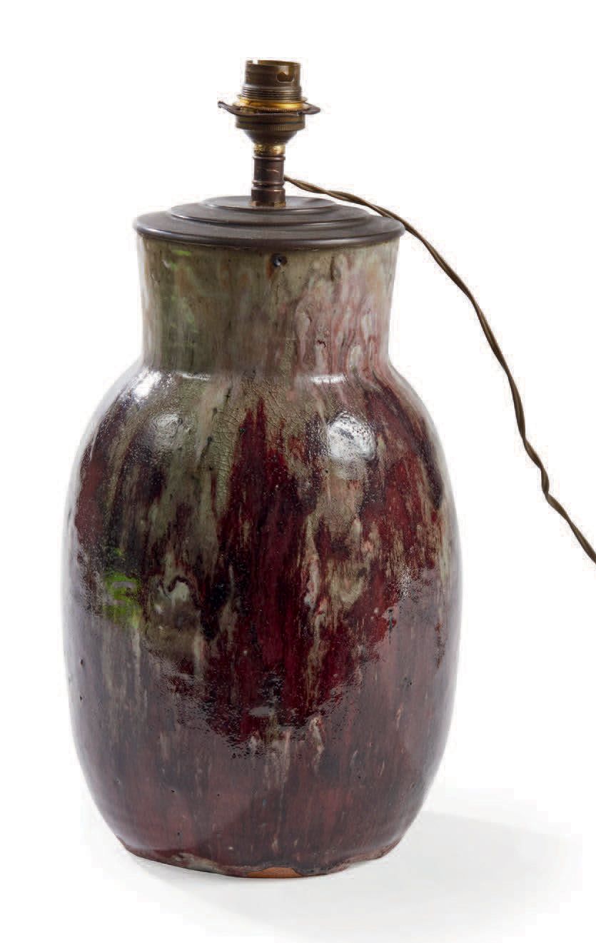 VASSIL IVANOFF (1897-1973) 
Vase monté en lampe en grès émaillé rouge sang de bo&hellip;