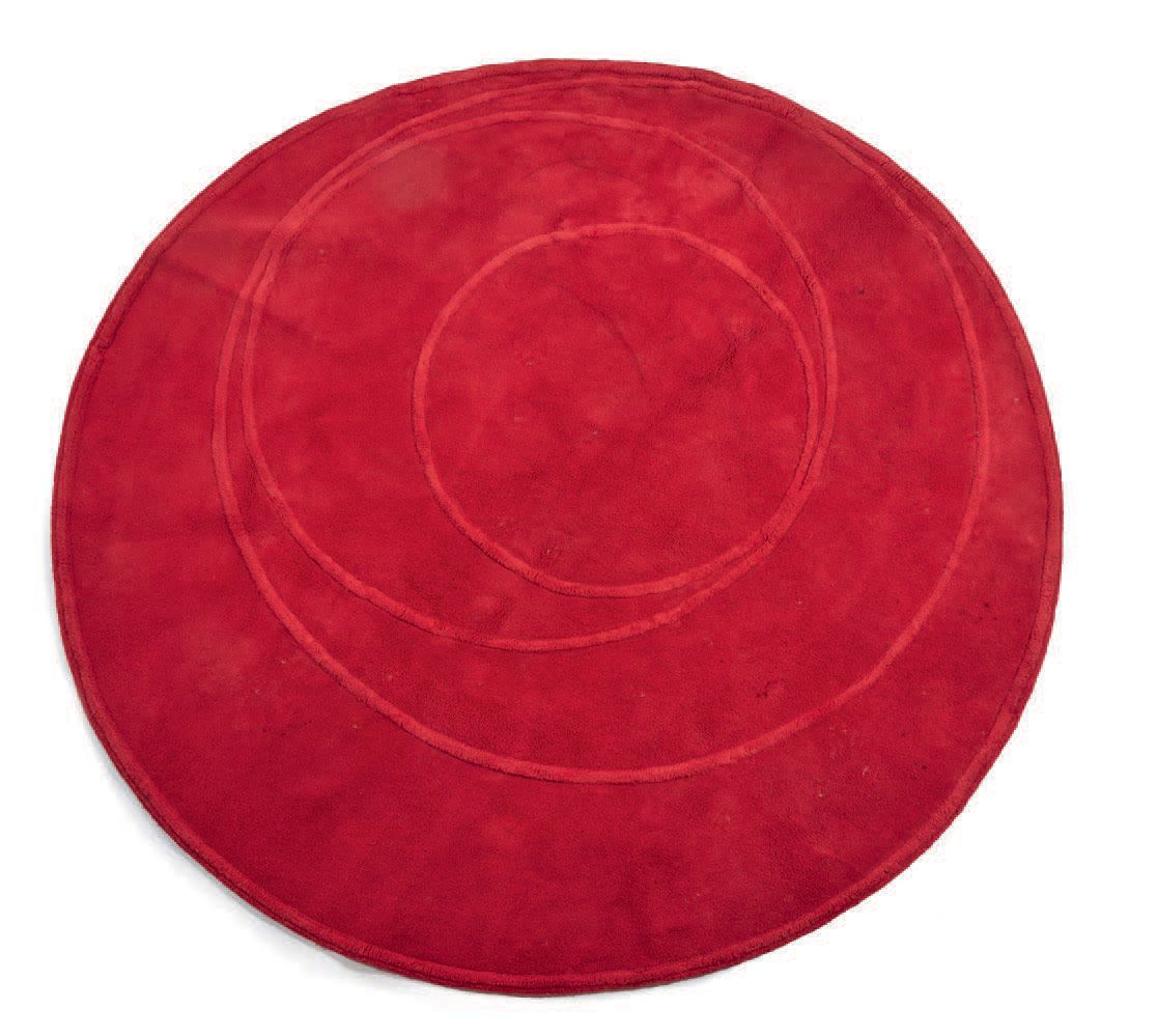 TRAVAIL MODERNE Tapis circulaire en laine rouge
Diam : 220 cm
