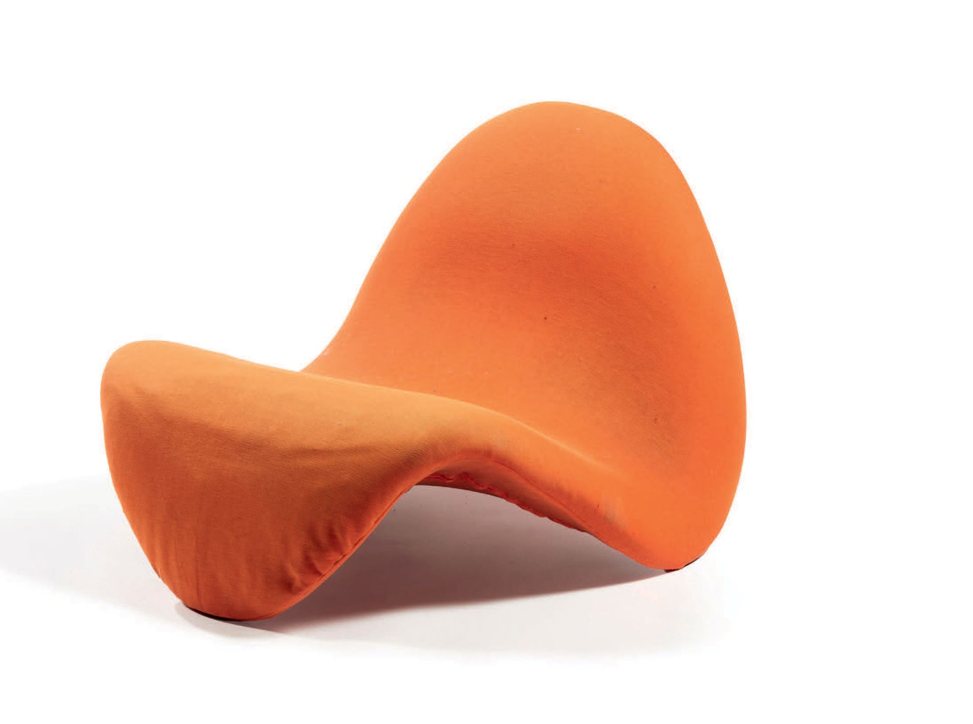 PIERRE PAULIN (né en 1927) 
Chauffeuse n°577 dit Langue，座椅和靠背均为热成型泡沫，上面覆盖有橙色织物，拉&hellip;