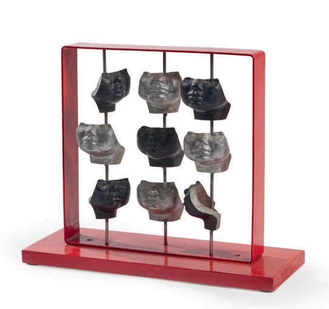 MARGA HAGA (XXE) 
Visages
Sculpture en aluminium et bois et métal laqué rouge
Si&hellip;
