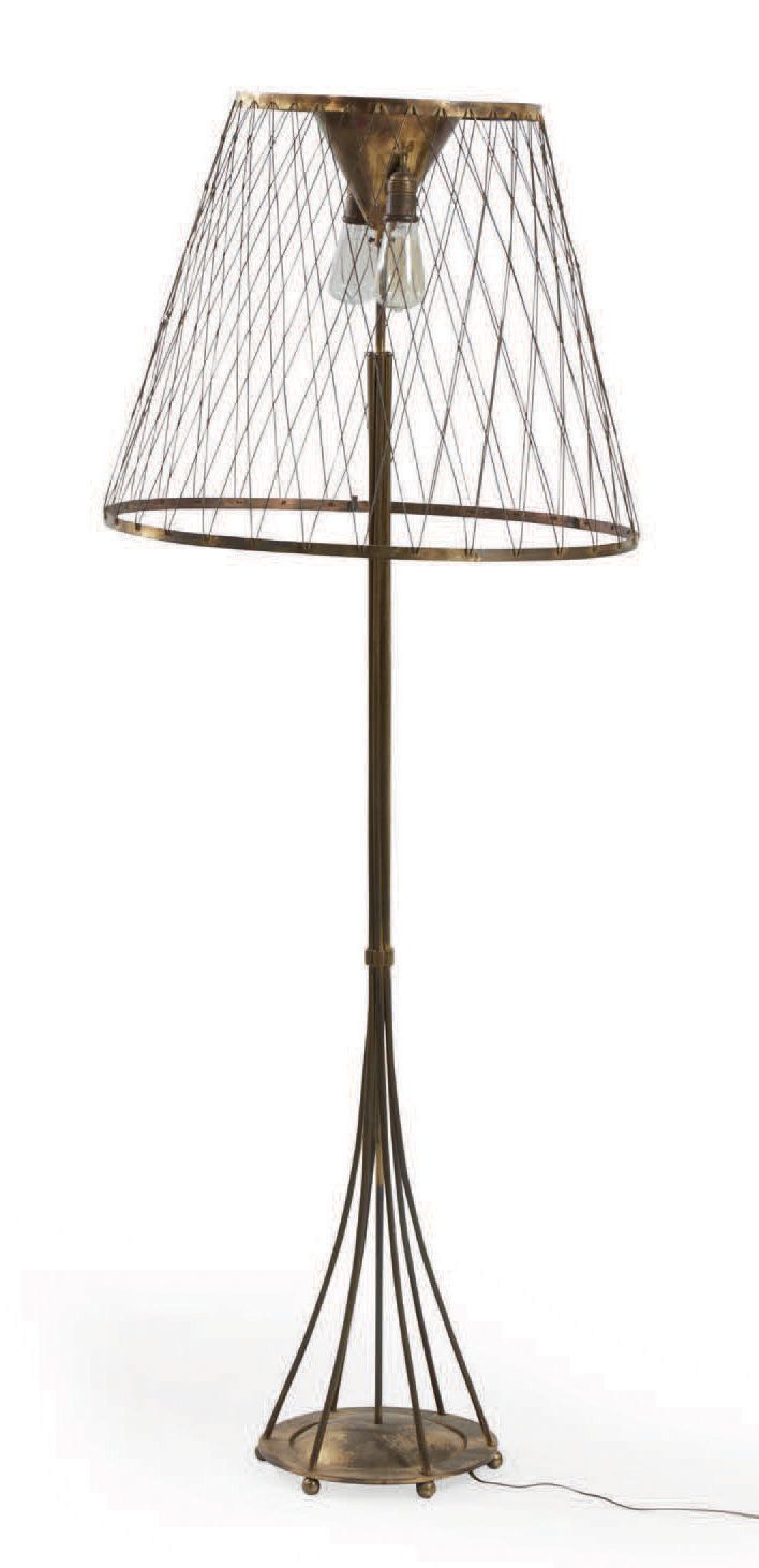 TRAVAIL FRANÇAIS Gilded brass floor lamp composed of seven curved rods and a cir&hellip;