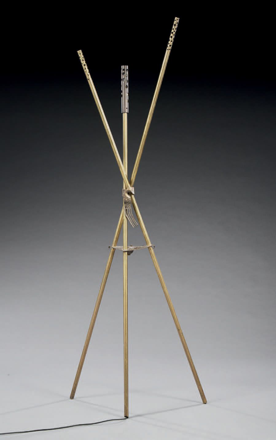 MICHEL KIRILIUK (né en 1952) 
落地灯，铜制，
签名为 "Kiriliuk"。
大约1990年
高：185厘米