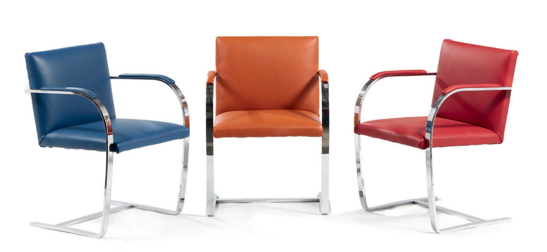 Ludwig Mies van der Rohe (1886-1969) 
一套三把扶手椅，型号为 "Brno"，镀铬金属框架，皮革装饰，红色、橙色和蓝色
Ed&hellip;