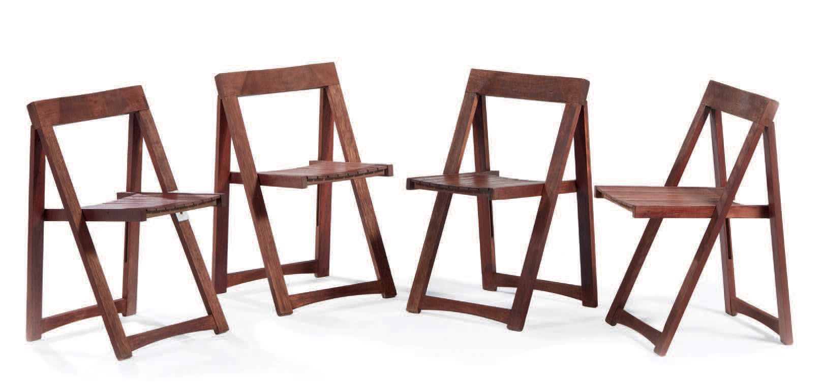 ALDO JACOBER (XXE), ATTRIBUÉ À Suite of four mahogany folding chairs
H : 74 W : &hellip;