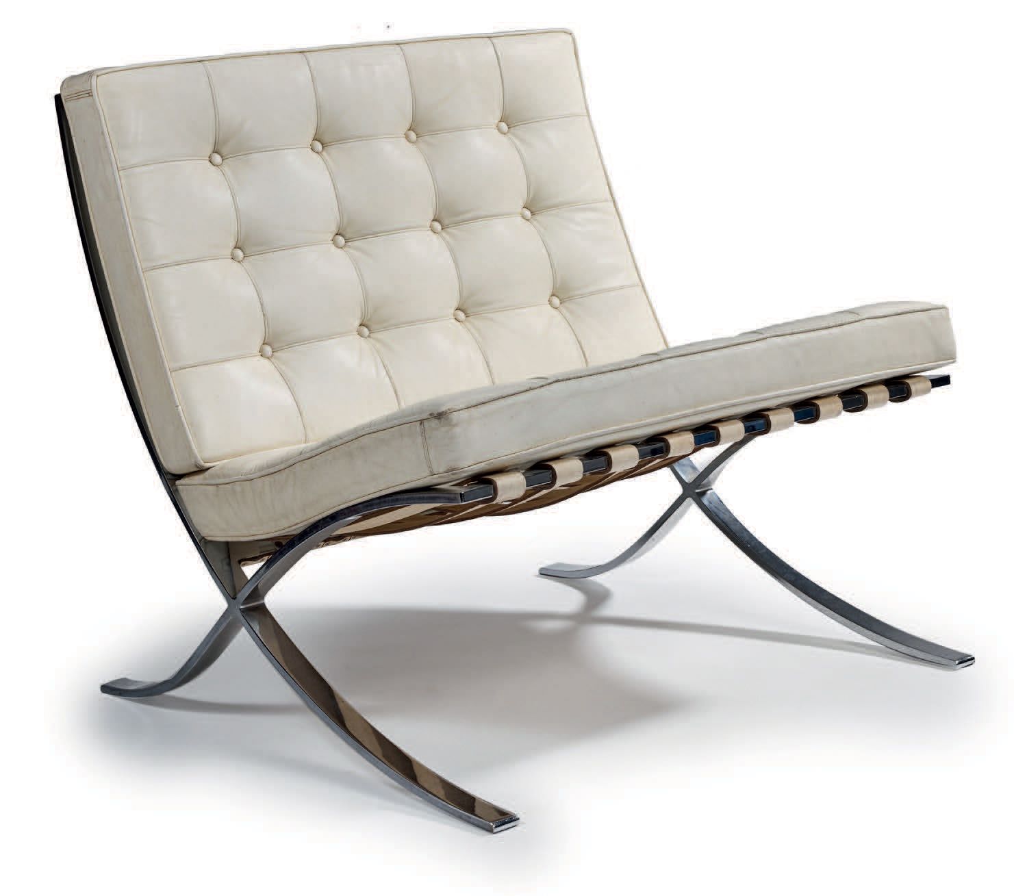 Mies VAN DER ROHE (1886-1969) 
"巴塞罗纳 "扶手椅，带平面镀铬钢架
座椅上铺有白色皮革
高：75 宽：78 深：80 厘米