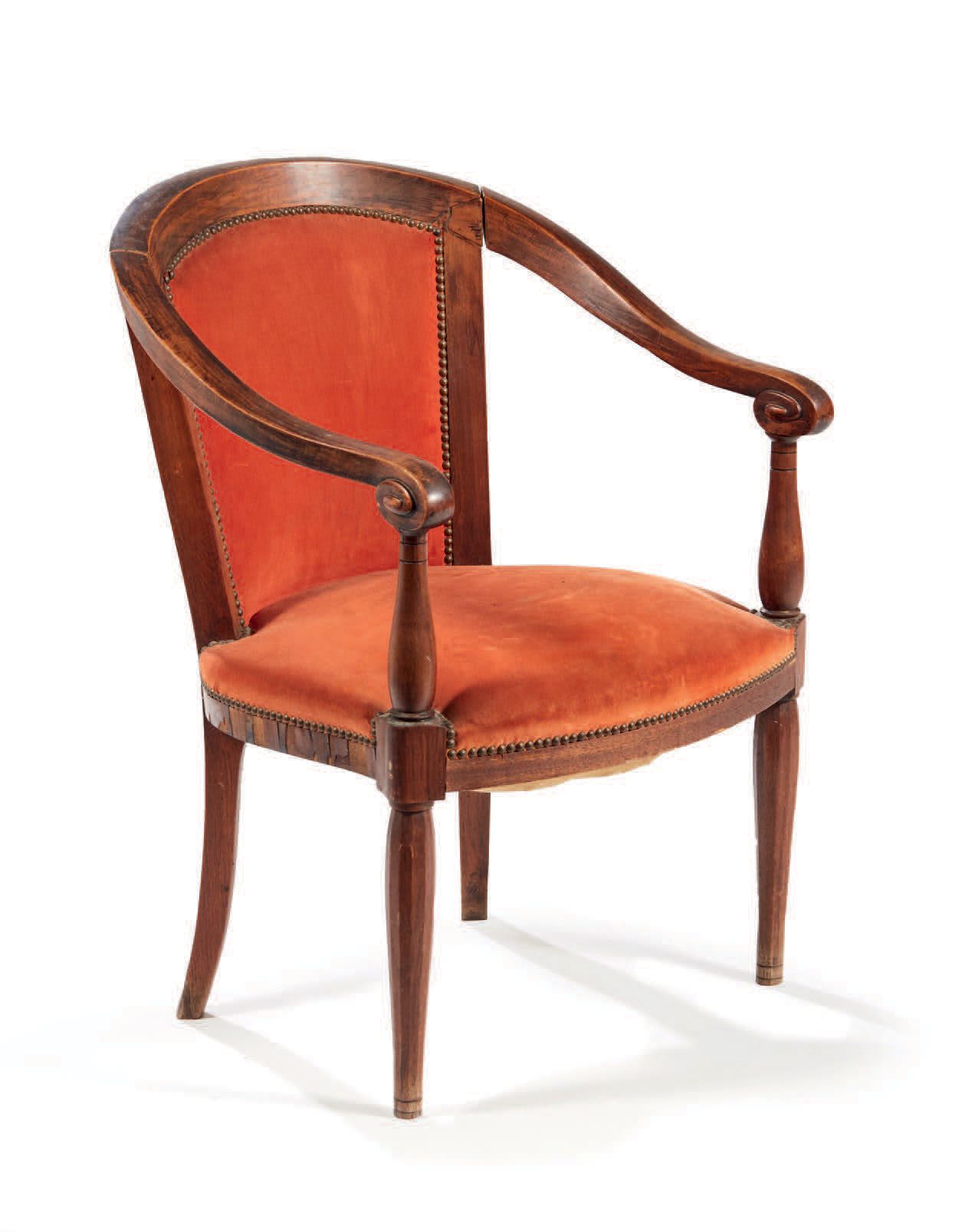 Travail des années 1930 
Exotic wood armchair with rounded back and carved armre&hellip;