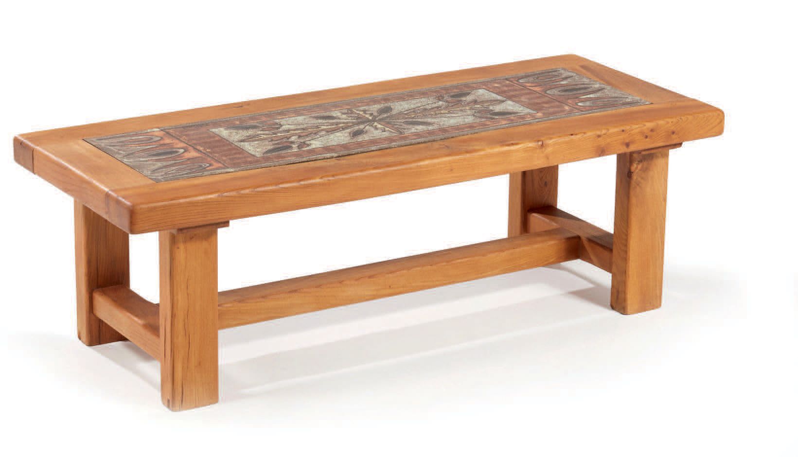 TRAVAIL DES ANNÉES 1960 
茶几，陶瓷桌面上有风格化的叶子，实心榆木框架
带有Picart签名
高：40 宽：124 深：49.5 厘米