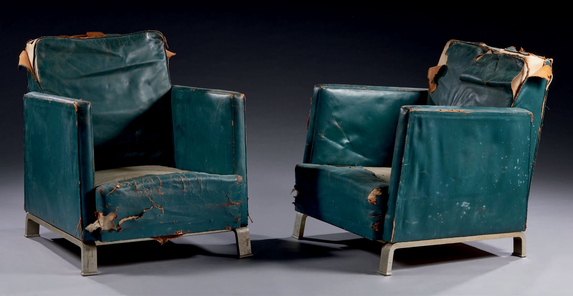 TRAVAIL MODERNISTE Pair of armchairs, wooden structure, chromed metal legs, gree&hellip;