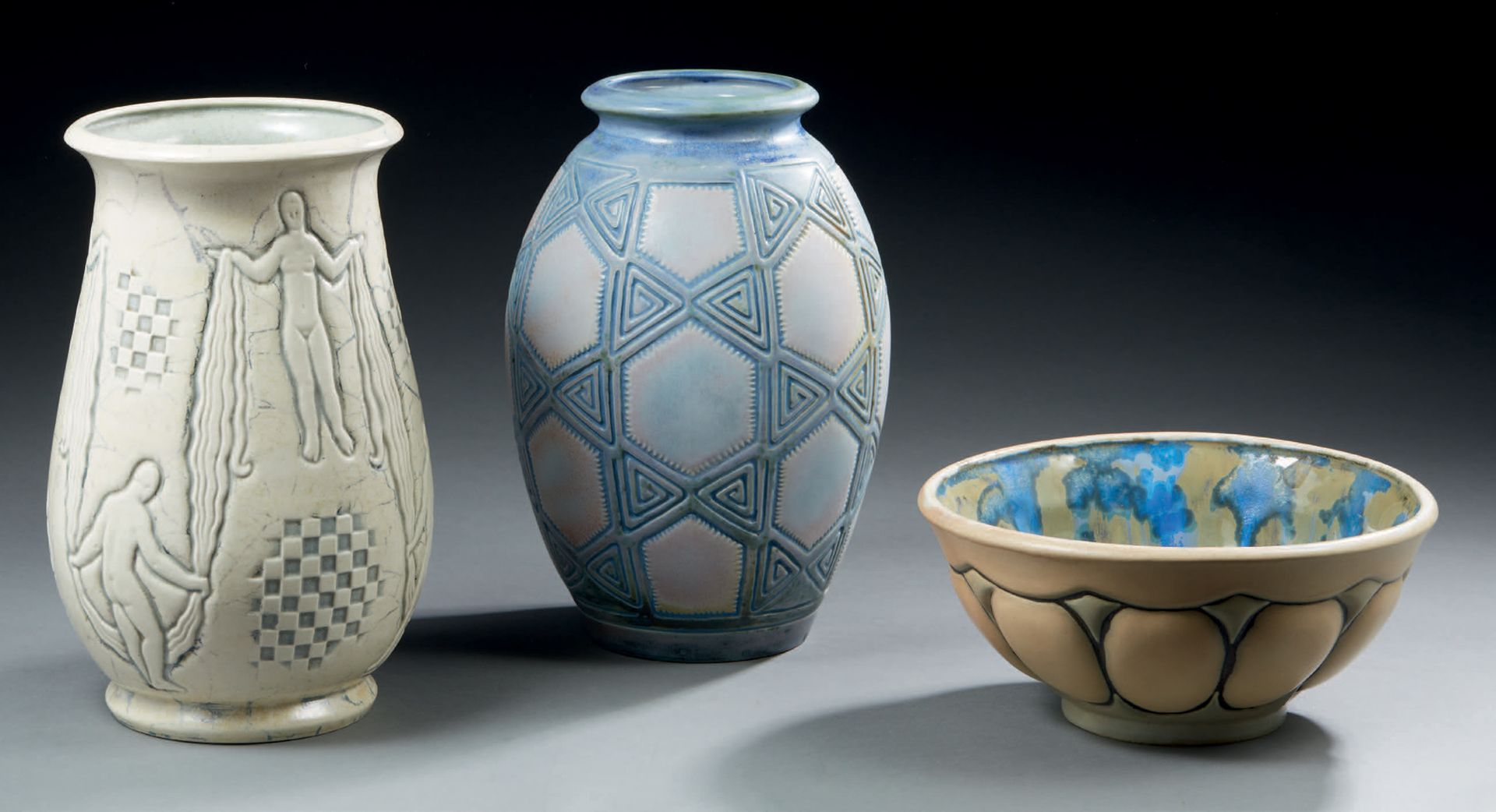 MOUGIN NANCY-MOUGIN ET MOUGIN FRÈRES & ANDRÉ LEGRAND (1902-1947) 
由两个花瓶和一个碗组成的陶瓷&hellip;