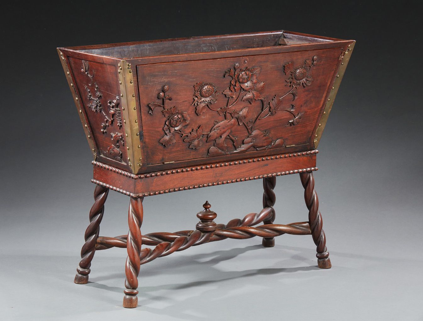 CHINE Rosewood petrine carved with flowers. Wooden base.
Around 1900.
Dim.: 86 x&hellip;