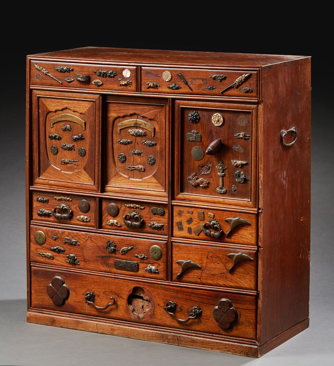 JAPON Wooden cabinet (kodansu) with eight drawers decorated with inlaid coins, c&hellip;