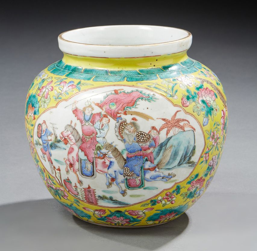 CHINE Porcelain vase decorated in polychrome enamel with warriors on a yellow ba&hellip;