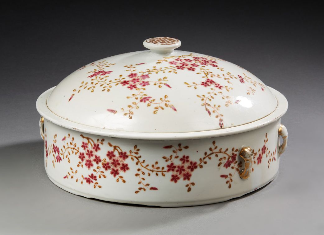 CHINE Circular covered porcelain vegetable dish decorated with prunus flowers in&hellip;