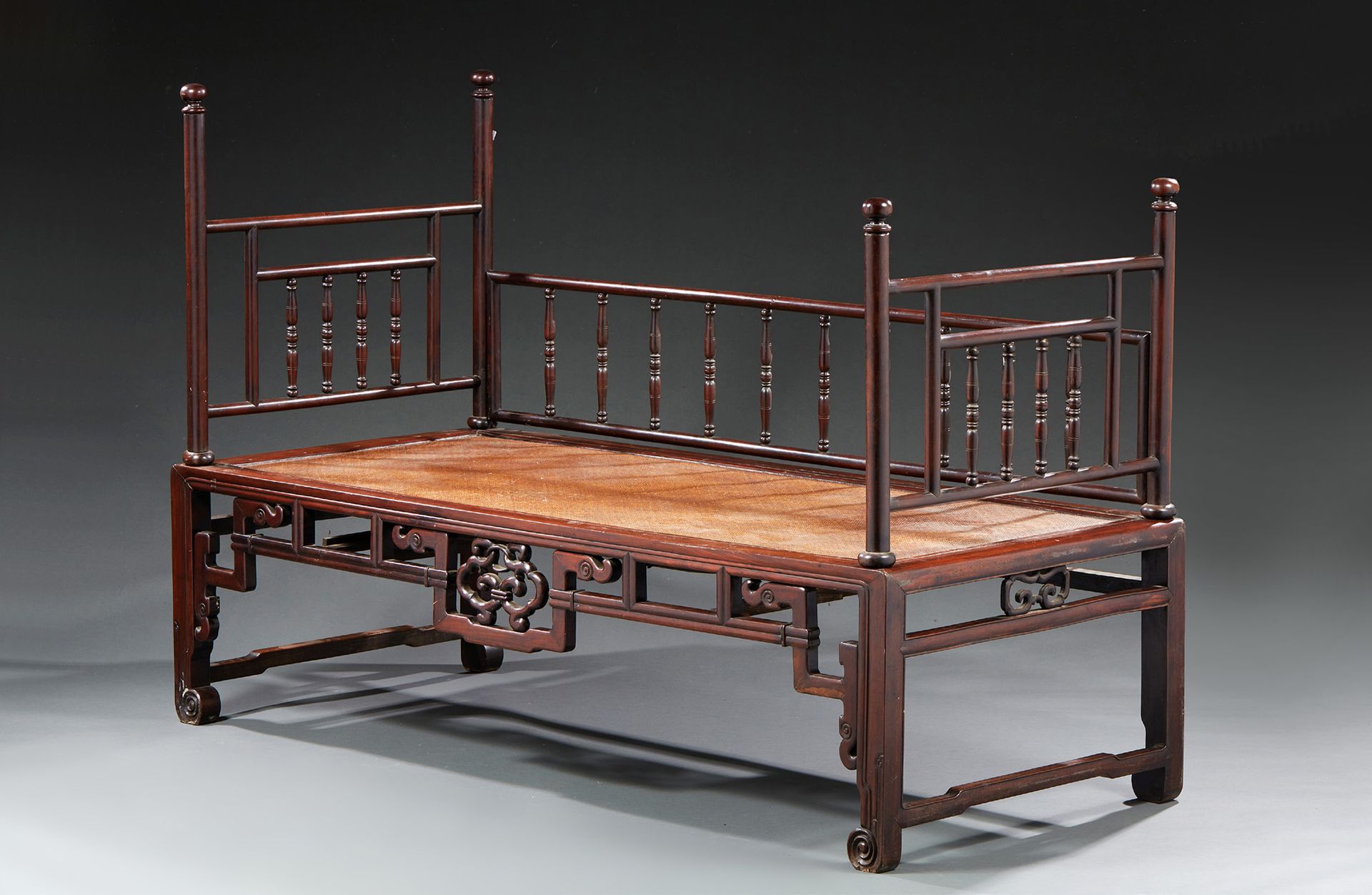 INDOCHINE Carved and turned fruitwood bed.
Around 1900.
Dim. 108 x 178.5 x 78.5 &hellip;