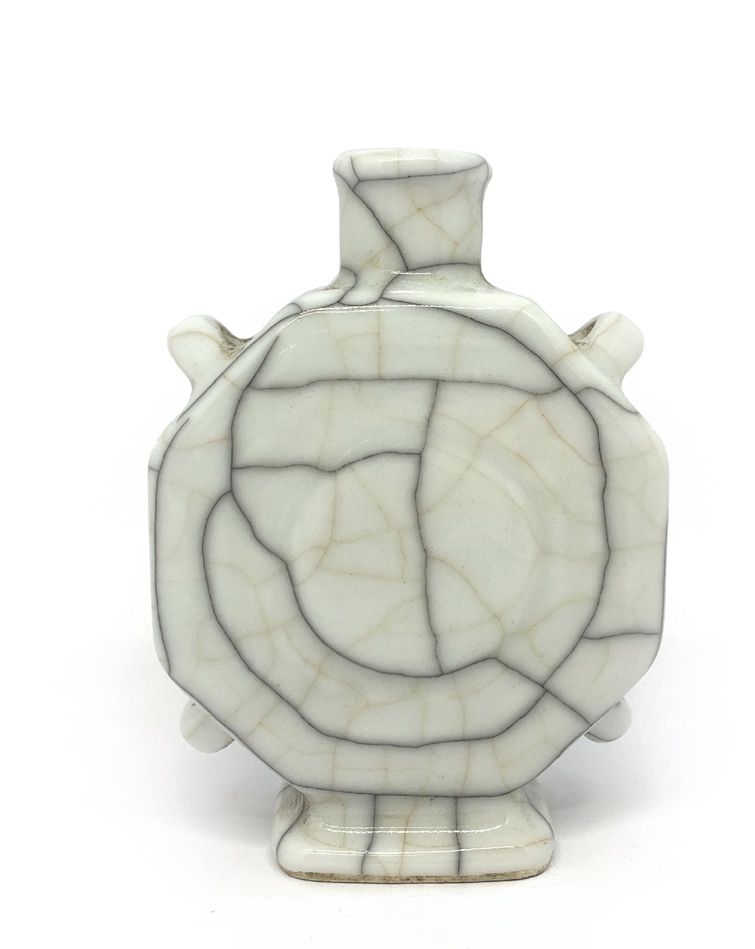 CHINE Jarrón de calabaza hexagonal con cuatro lazos y base blanca agrietada.
Per&hellip;