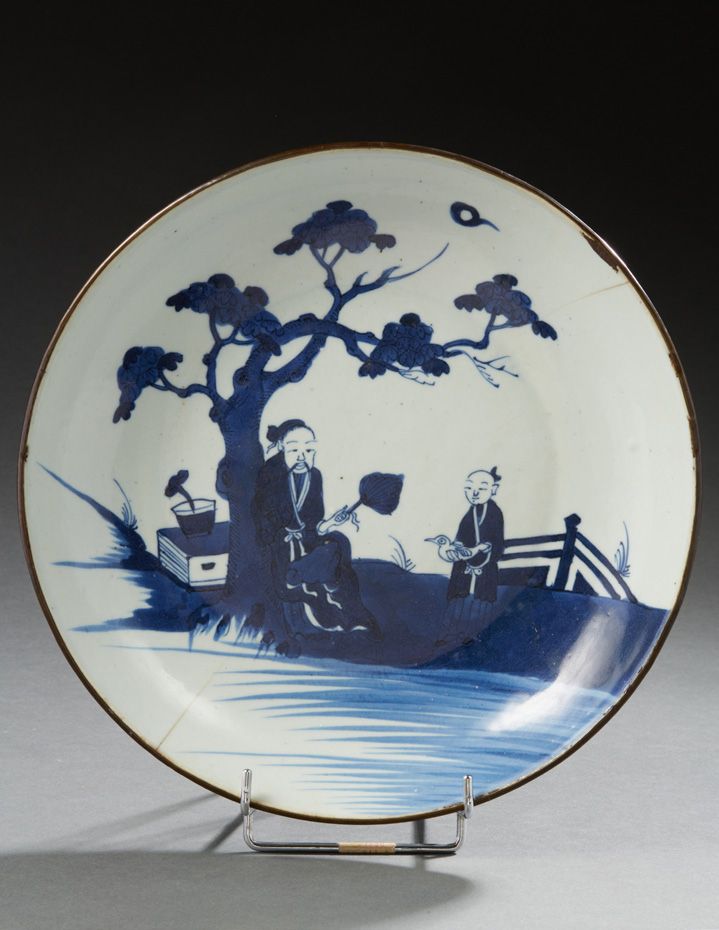 VIETNAM Round porcelain dish decorated in blue and white with characters.
Metal &hellip;