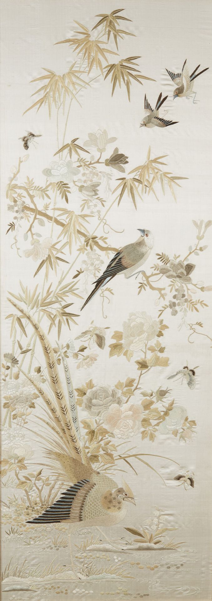 INDOCHINE Par de sedas con pájaros en cañas y follaje.
Alrededor de 1900.
Tamaño&hellip;
