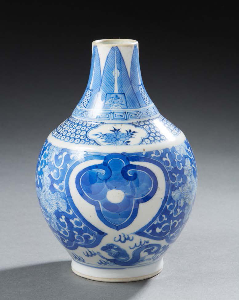 CHINE A porcelain bottle vase decorated in blue underglaze with lambrequins and &hellip;