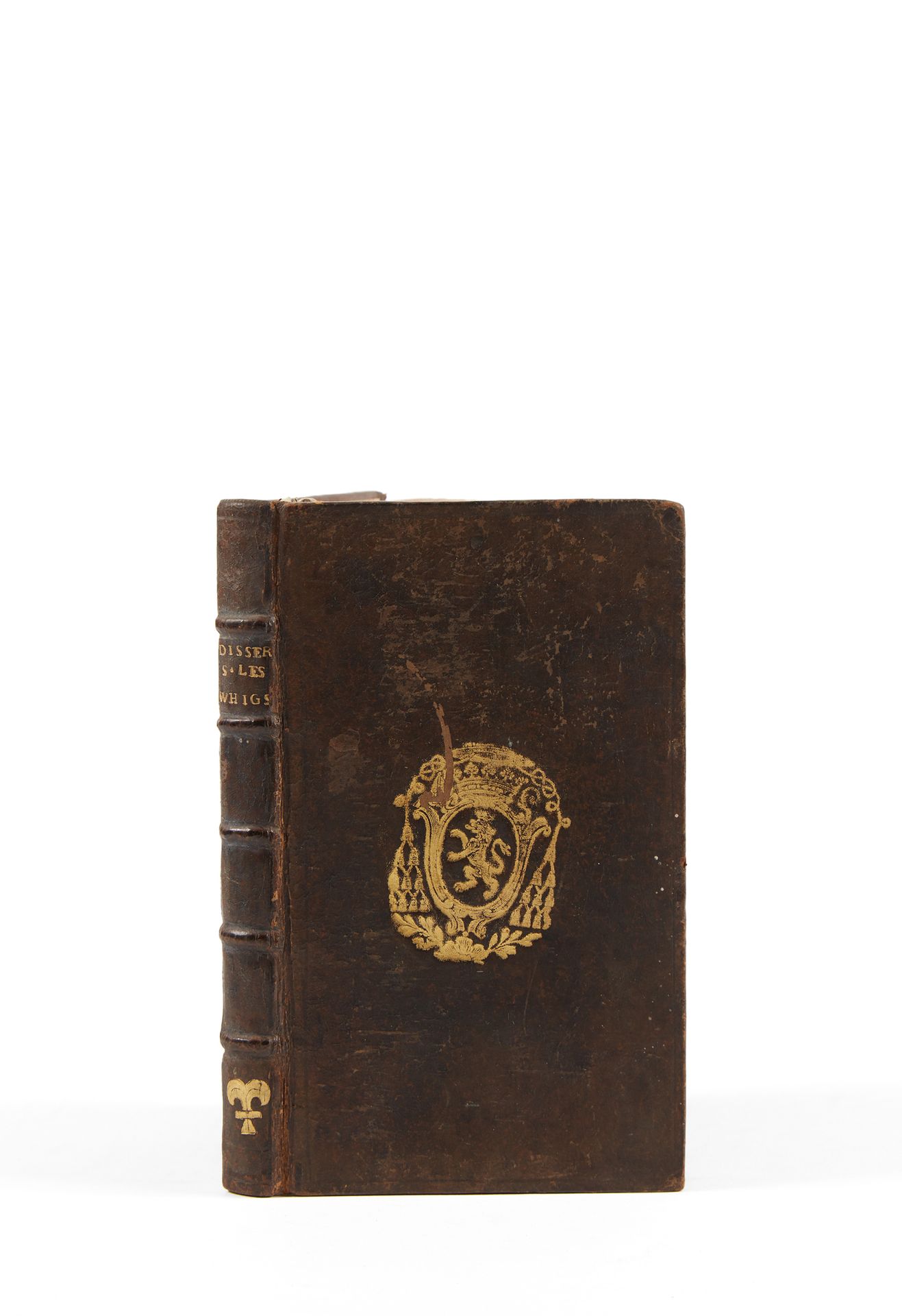 RAPIN DE THOYRAS, Paul. 关于辉格党和托里党的论文。海牙，查尔斯-勒维耶，1717年。1卷，12开本。全套当代棕色小牛皮，板中央有镀金的臂&hellip;