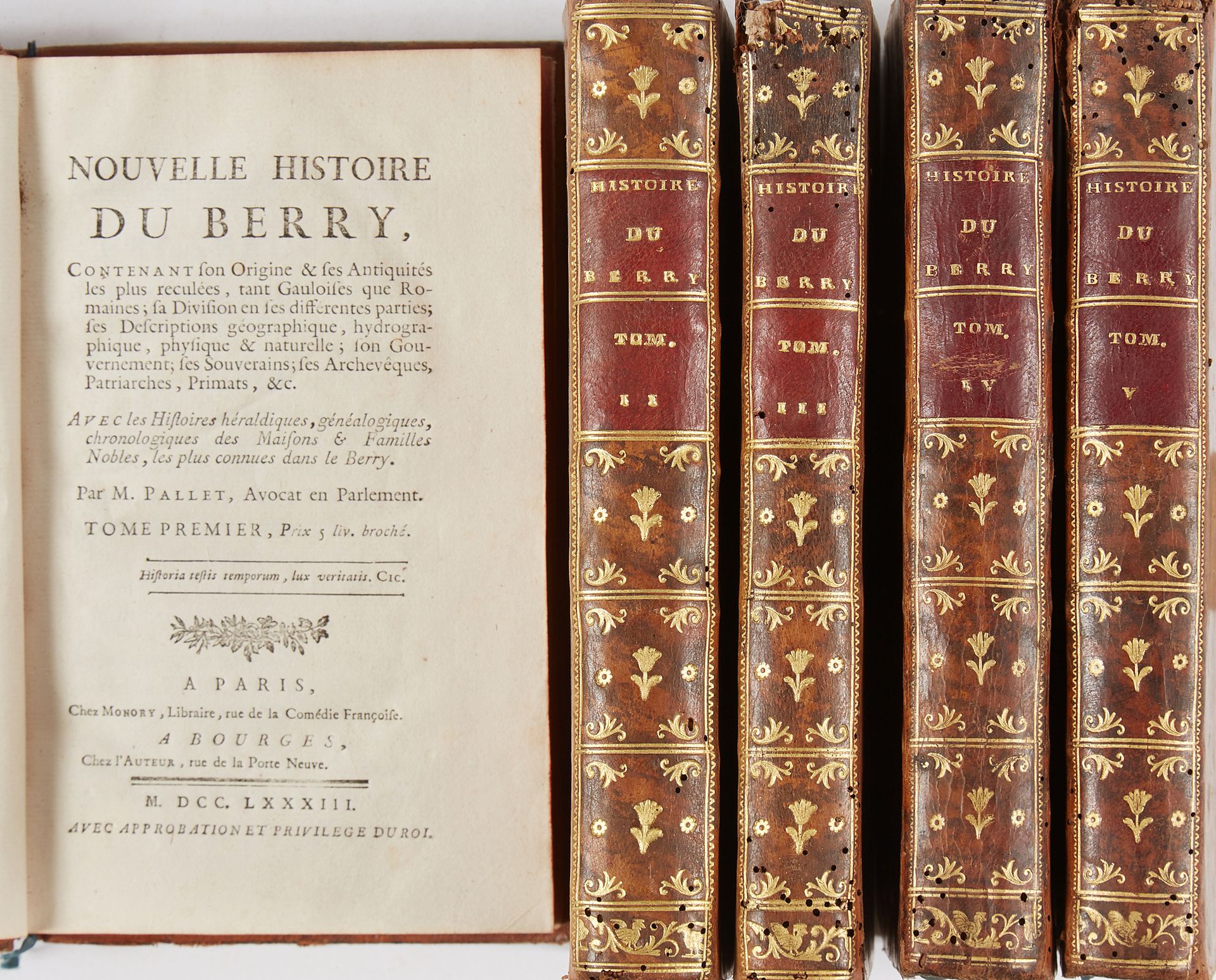 PALLET. 贝里的新历史，包括其起源和最重要的古物[...]。巴黎，布尔格，莫诺里，chez l'Auteur，1783。5卷，8英寸。Marbled ca&hellip;