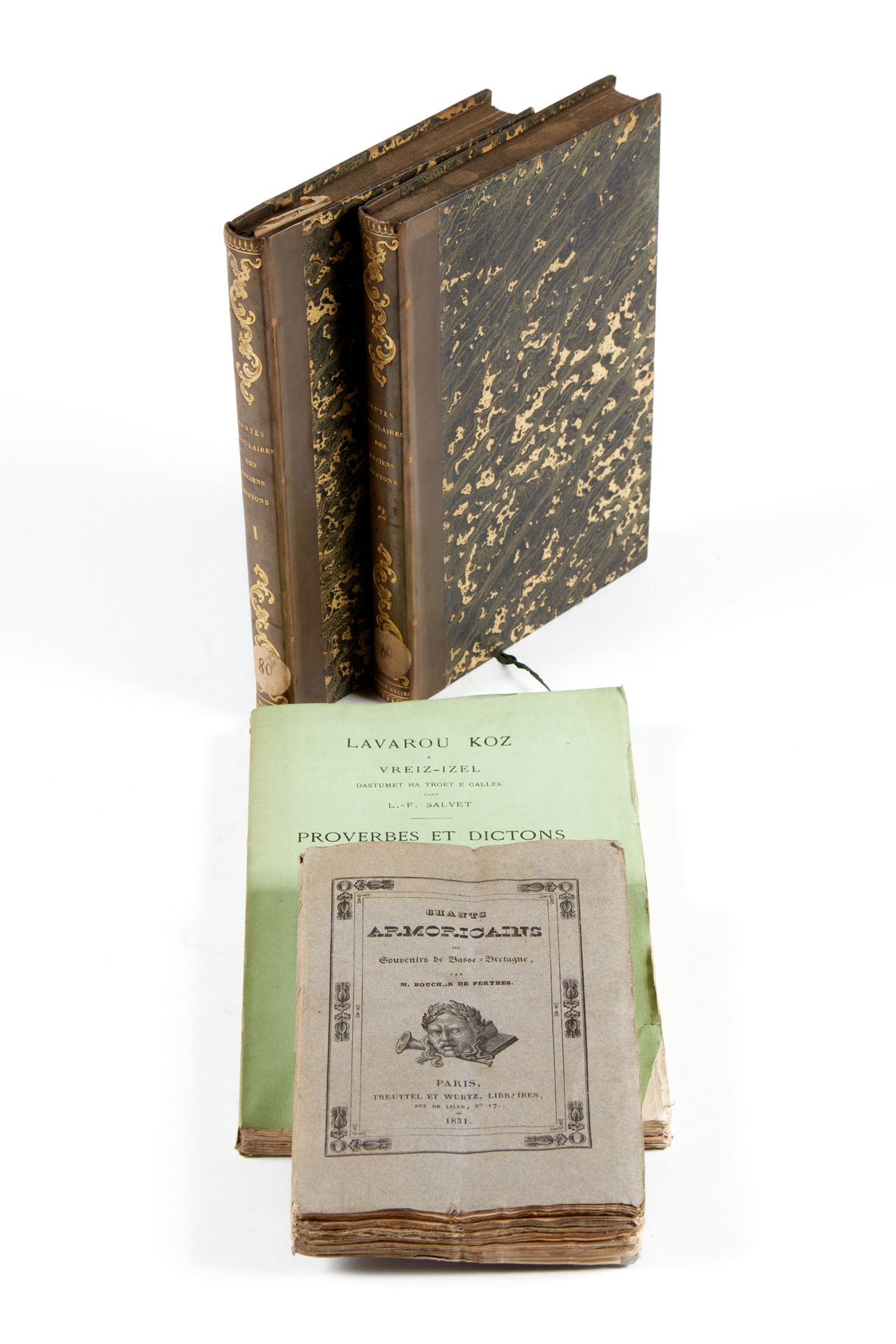 VILLEMARQUÉ. 古代布列塔尼人的流行歌谣。巴黎，W. Coquebert，1842年。2卷，8开本。半釉面小牛皮，光滑的书脊装饰，镀金标题和汤姆逊。l&hellip;